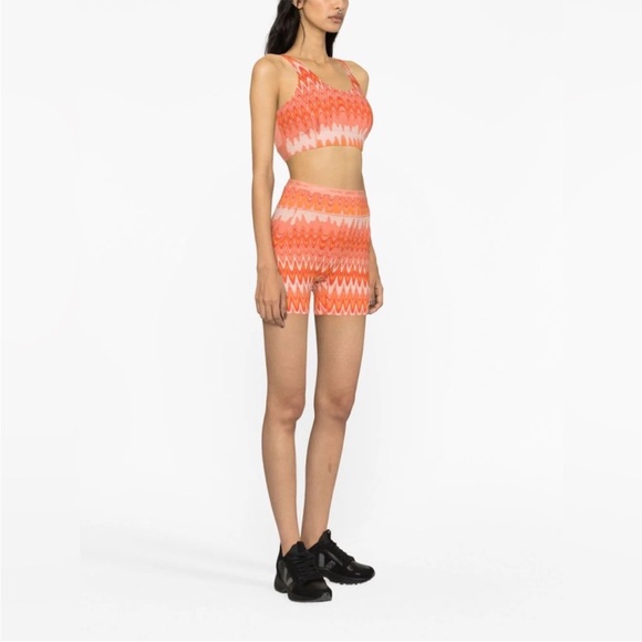 Outdoor voices tech sweat 5” shorts - Picture 3 of 7